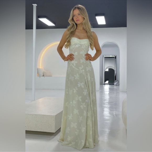 ❌SOLD❌HOUSE OF CB Seren Floral Lace Back Maxi Dress in Vintage Cream New - Picture 7 of 16